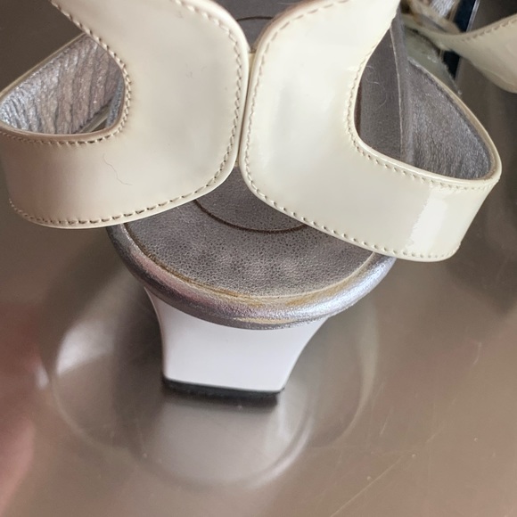 Roger Vivier Paris Sandals - Picture 3 of 8